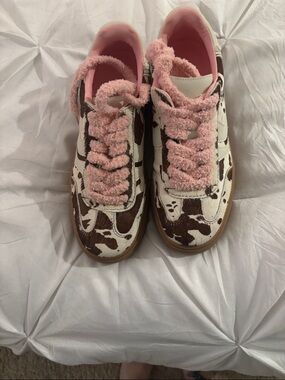 Steve Madden Brown and Pink Cow-Print Low-Top Sneakers